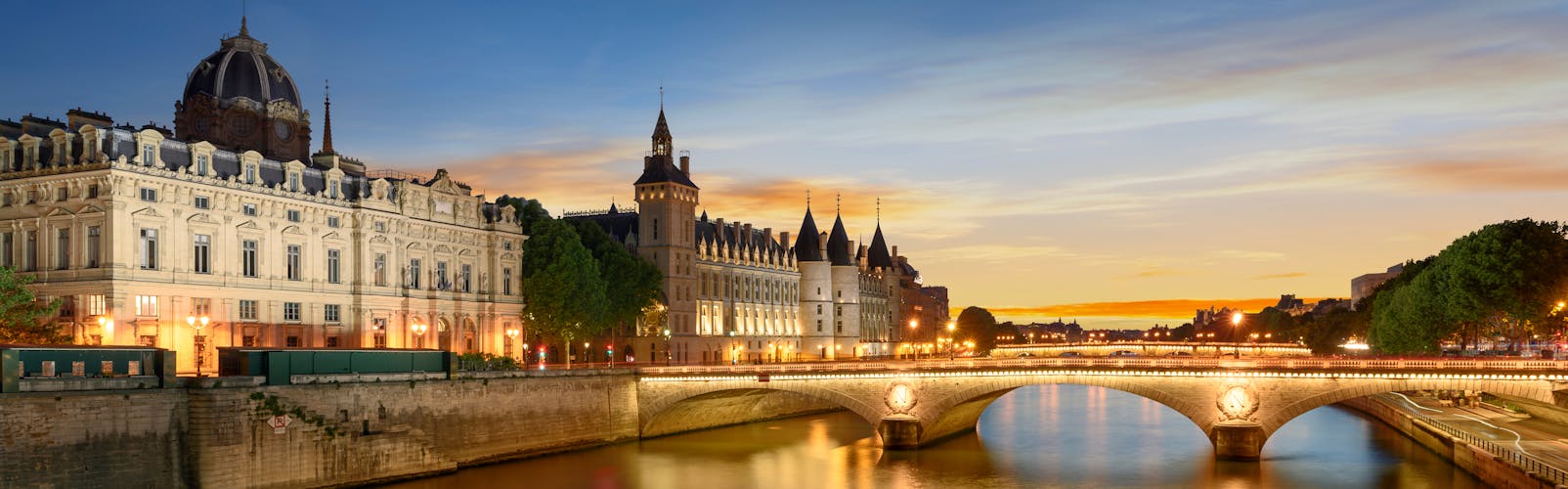 Photo of Consiergerie, Pont Neuf and Seine river at sunny summer sunset, Paris, France