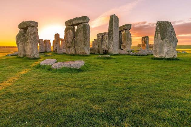 Private Tour to Stonehenge and Highclere Castle (Downton Abbey) 