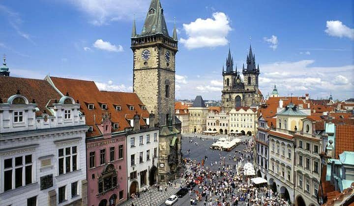 Excursion d’une journée à Prague incluant une croisière sur la Vltava, le château de Prague et le déjeuner
