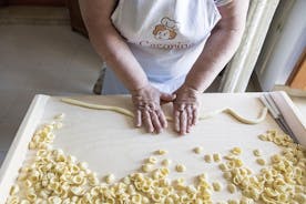 Clases privadas de pasta y tiramisú en la casa de una Cesarina con degustación en Brindisi