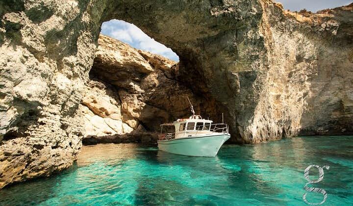 Private Boat Tour Experience with Snorkeling Blue Lagoon and Comino