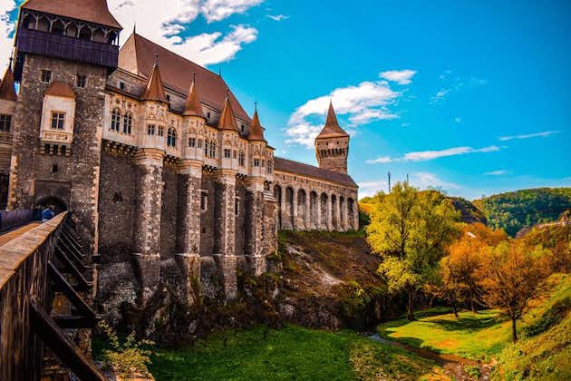 Corvin Castle、Deva Fortress、Alba Iuliaへの日帰りツアー