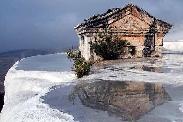 Yksityinen kierros Salda-järvelle, Pamukkaleen, Hierapoliksen muinaiseen kaupunkiin, Kaklikin luolaan