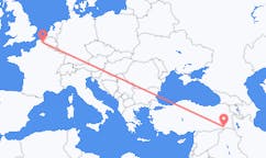 出发地 法国里尔目的地 土耳其舍爾納克的航班