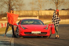 Experiencia de carrera: prueba de manejo del Ferrari 458 en una pista de carreras cerca de Milán inc Video