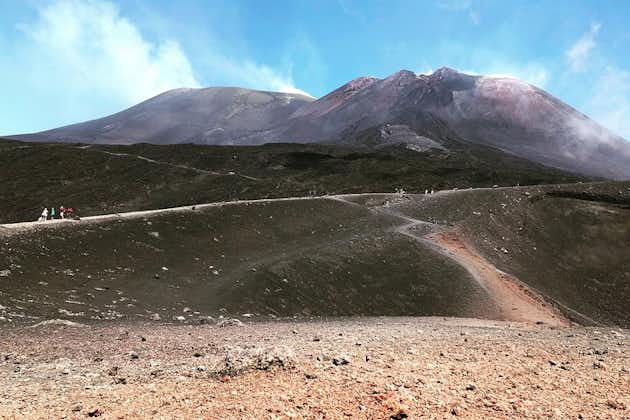 エトナ山頂地域（2900 mt）ランチとアルカンタラツアー-タオルミーナからの小グループ