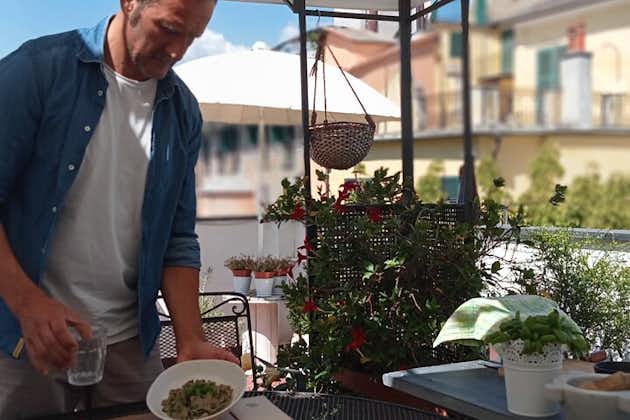 Lezione di pasta e pesto fatta in casa con uno chef locale a Genova