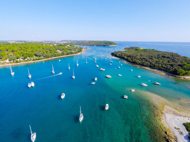 Photo of a lot of boats on the beautiful beach in Pula.