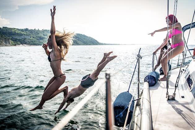Croisière en catamaran à Mykonos avec repas, boissons et transport gratuit