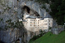 スロベニアでの1日：リュブリャナ出発ブレッド湖、ポストイナ鍾乳洞、プレジャマ城を巡る少人数1日ツアー