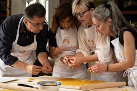 Privat matlagningskurs i Cesarinas hem med provsmakning i Padua