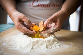 Clase privada de elaboración de pasta en la casa de una Cesarina con degustación en Bérgamo