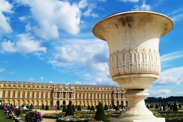 Visita guiada a Versalles y acceso prioritario con recogida en el hotel desde París