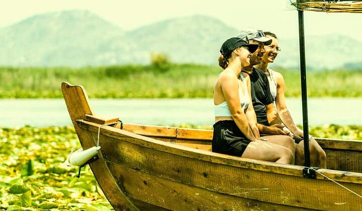 スカダル湖：コム修道院へのガイド付きパノラマ ボート ツアー