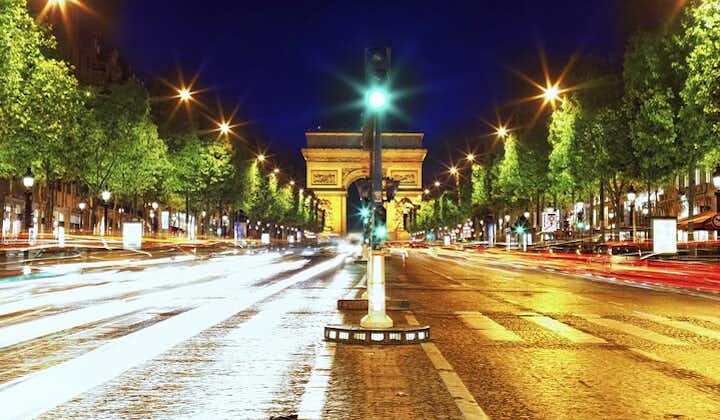 París de noche: Tour de la ciudad iluminada y espectáculo en el Moulin Rouge