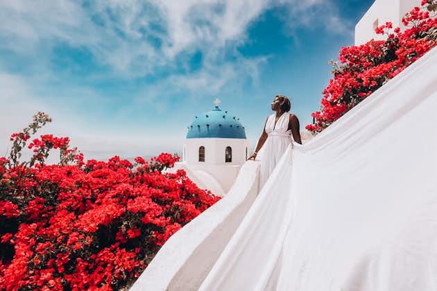 Flying Dress Fotoshooting auf Santorini mit Abholung