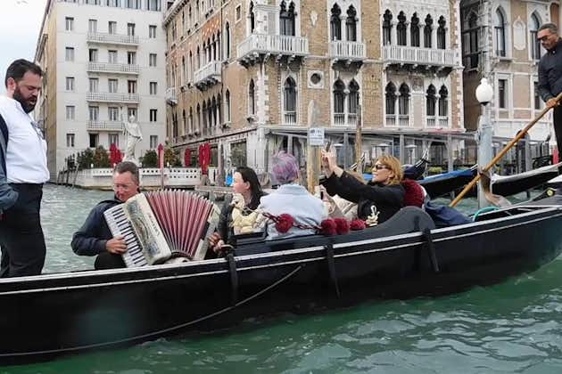 Balade en gondole privée avec sérénade à Venise