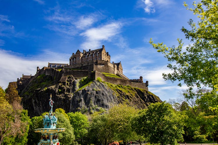 Photo of Edinburgh Castle on a sunny summer day.
