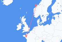 Fly fra Molde til Nantes