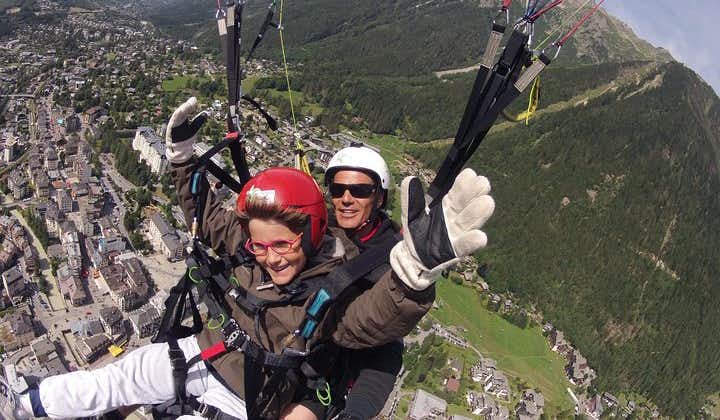 Akrobatischer Paragliding-Tandemflug über Chamonix