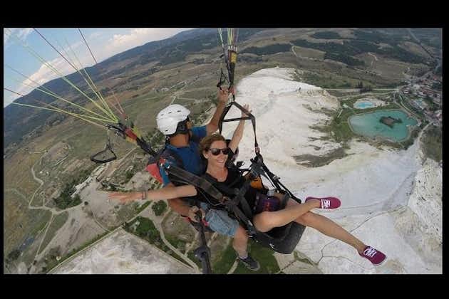 Paragliding i Pamukkale