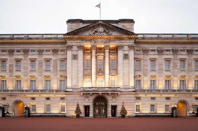Photo of Buckingham Palace illuminated at night in London, United Kingdom.