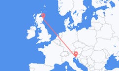 Vluchten van Aberdeen, Schotland naar Triëst, Italië