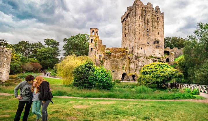 Excursión de un día al castillo de Blarney desde Dublín, incluida la roca de Cashel y la ciudad de Cork