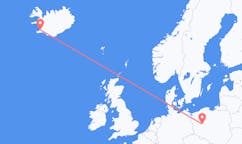 Fly fra byen Reykjavik til byen Poznań