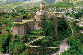 Gjirokastra- The Stone City & Blue Eye- Het monument van de natuur.