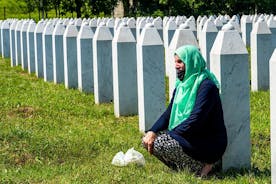 Comprensione del tour del genocidio di Srebrenica + pranzo con famiglia locale inclusa