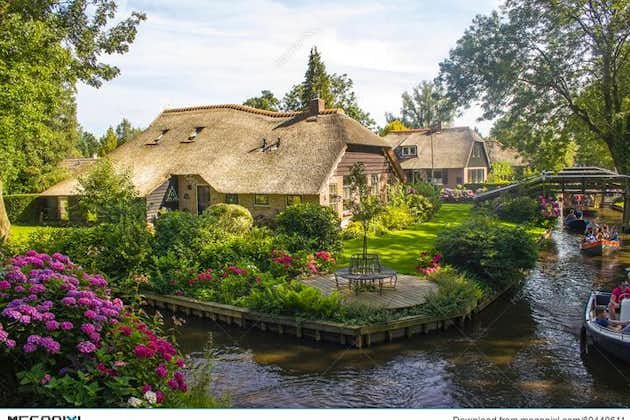 Discover the Venice of the North: Giethoorn on a private tour