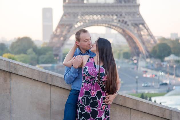 Parisisk livsstil privat fotoshoot ved Eiffeltårnet