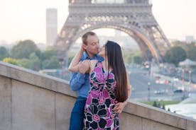 在埃菲尔铁塔拍摄巴黎生活方式私人照片