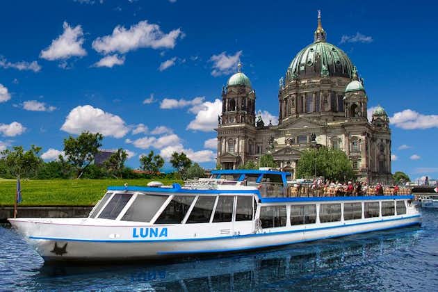 See all of Berlins EAST and WEST from the water in 3,5 hour