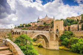 Toledo Full Day Tour with Tapas and Wine 