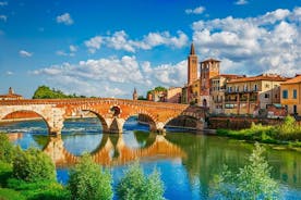 From Milan: Verona, Desenzano & cruise to Sirmione