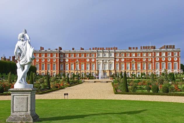 Hampton Court Palace and garden Private Tour with Fast Track Pass
