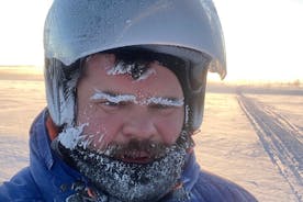 북극 툰드라에서 5시간 동안의 스노모빌 사파리. 즐겁게 탐험하세요!
