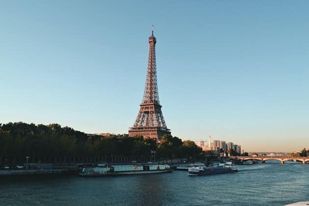 2-Hour Private Tour in Eiffel Tower with 360-Degree View