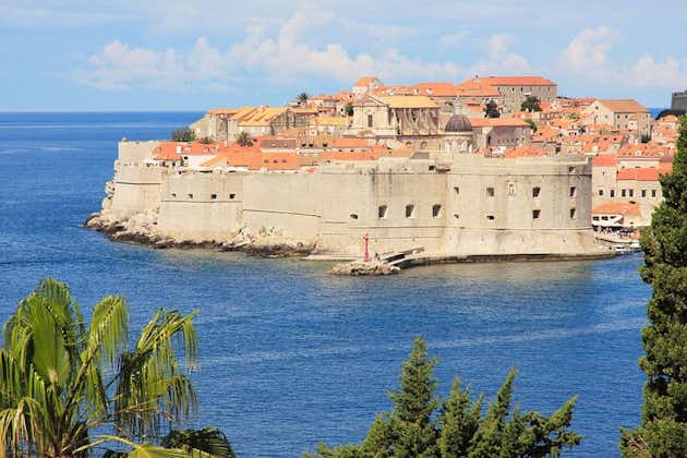 Transfert de départ partagé : depuis les hôtels des villes de Dubrovnik, Cavtat, Orebic et Korcula vers l'aéroport de Dubrovnik