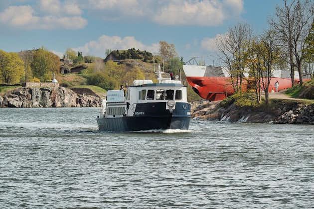 Traghetto per l'isola della fortezza di Suomenlinna