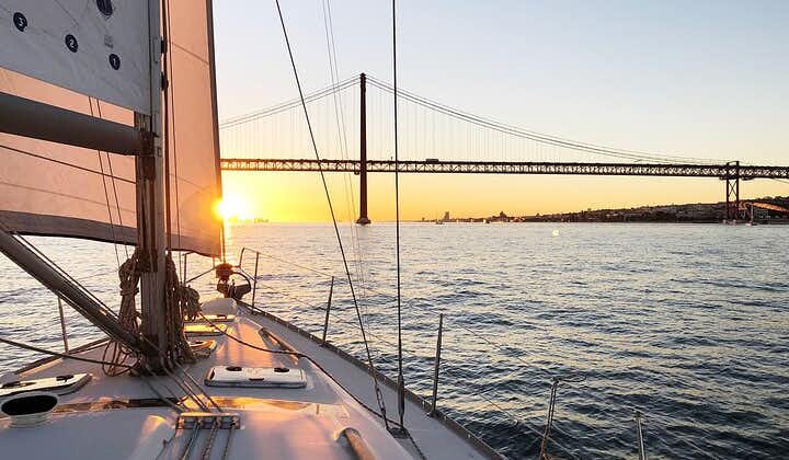 Lisbon: Private Sailing Tour Along the Tagus River