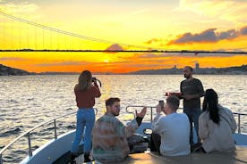 Sunset Cruise på Yacht Istanbul Bosporos (med Live Guide)