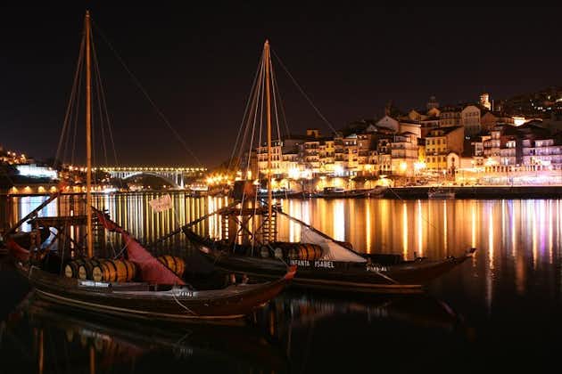 Fadoshow met diner en nachtverlichtingstour in Porto