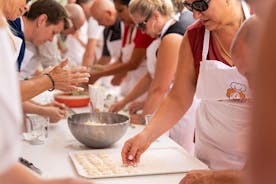 Partagez vos pâtes Amour: Cours de pâtes et tiramisu en petit groupe à Mantoue
