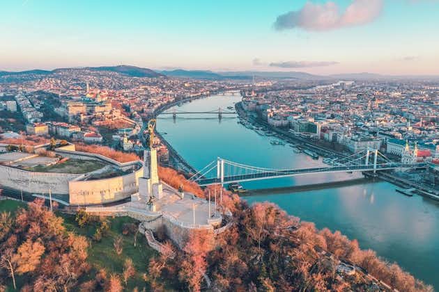 Transfer from Salzburg to Budapest: Private daytrip with 2 hours for sightseeing