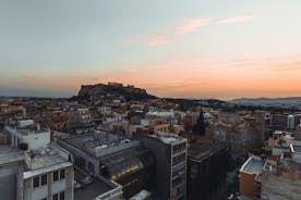 Descubra a vida noturna de Atenas com um local