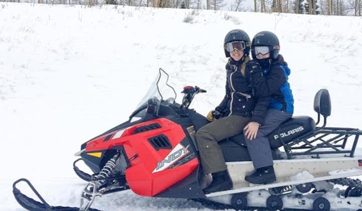 Paseos en motos de nieve en los Cárpatos con transporte privado