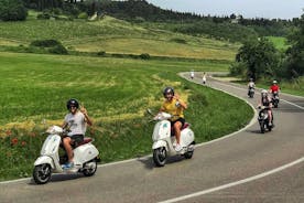 Toskanische Vespa-Touren: Eintägige Vespa-Tour durch die Hügel des Chianti